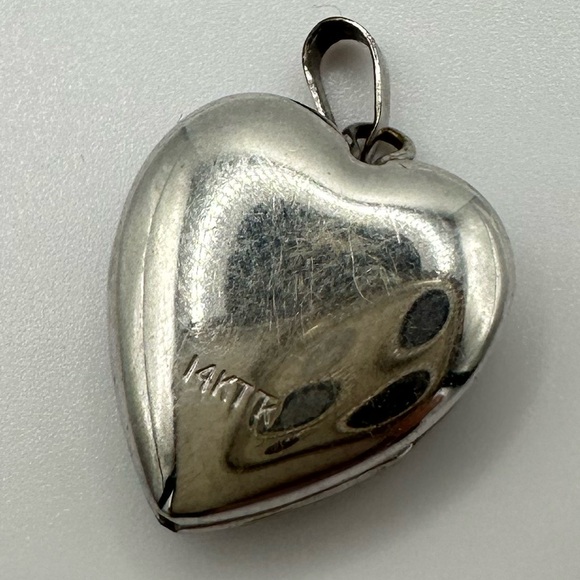 Solid 14kt white gold silver color real diamond dainty heart locket - Picture 5 of 10